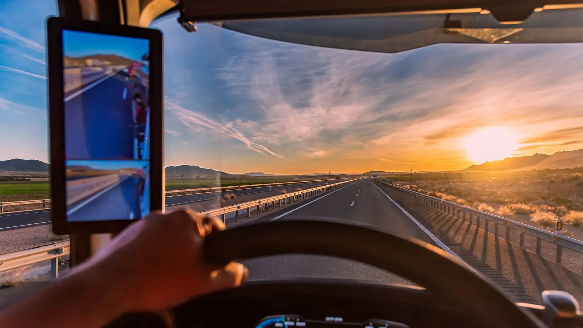 solutions-in-cabin-sensing-digital-mirror-augmentation-section-02