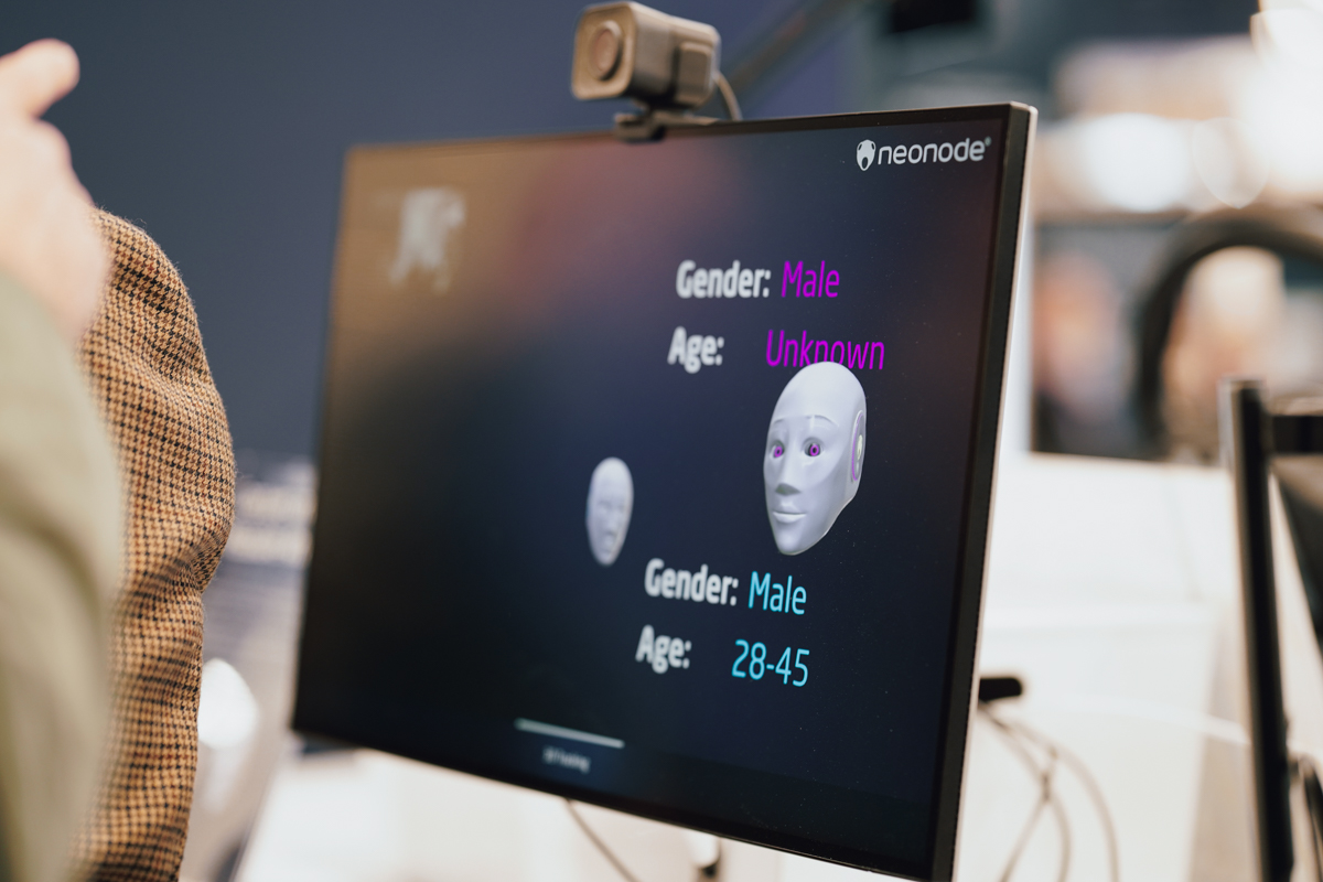 Neonde 在 2025 年美国消费电子展上的活动照片（6 张中的 6 张）